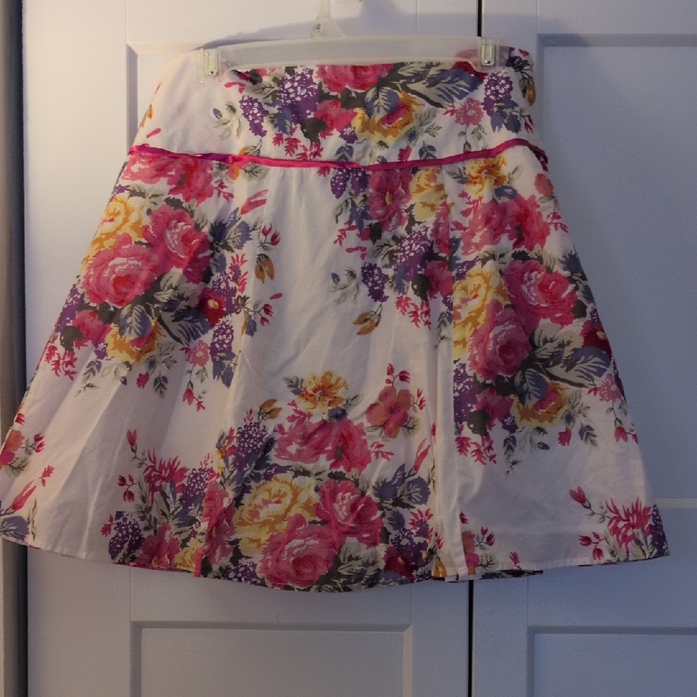 Classic blues Floral A-Line Skirt in White with Pink & Yellow Blooms